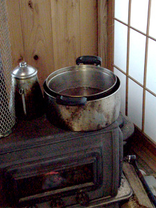 小豆煮は薪ストーブで